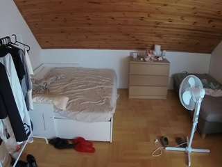 camsoda voyeurcam-julmodels-greybed-3