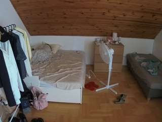 Free Cam Model camsoda voyeurcam-julmodels-greybed-3