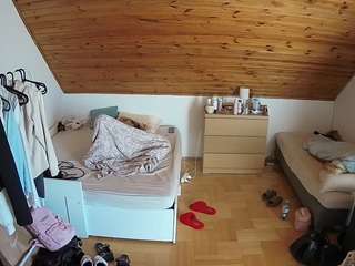 Cam Model Sites camsoda voyeurcam-julmodels-greybed-3