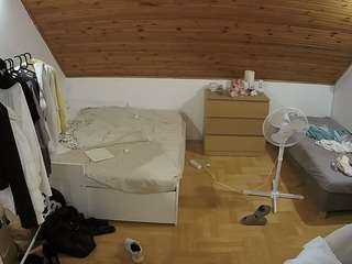 Gemma Janes camsoda voyeurcam-julmodels-greybed-3