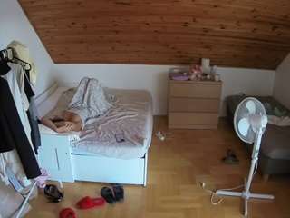 Cam Models Sites voyeurcam-julmodels-greybed-3 camsoda