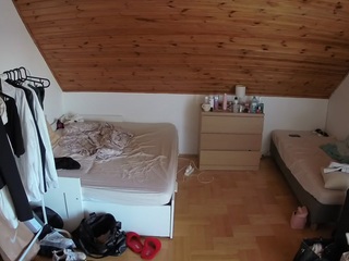 Live Model Cams camsoda voyeurcam-julmodels-greybed-3