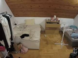 Male Cam Models camsoda voyeurcam-julmodels-greybed-3