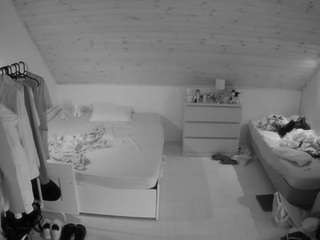 Live Cam Models camsoda voyeurcam-julmodels-greybed-3