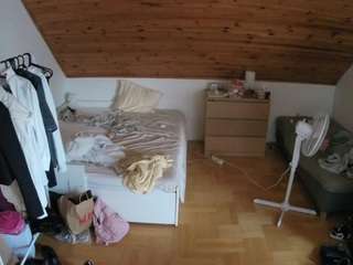 Dannygirl Cam Model camsoda voyeurcam-julmodels-greybed-3