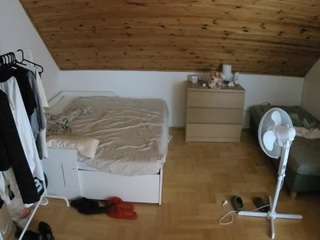 Free Cam Model camsoda voyeurcam-julmodels-greybed-3