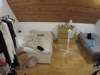 Naked Curvy Models camsoda voyeurcam-julmodels-greybed-3