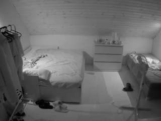 Voyur House camsoda voyeurcam-julmodels-greybed-3