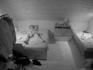 Voyour House camsoda voyeurcam-julmodels-greybed-3