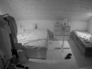 Lon Sge camsoda voyeurcam-julmodels-greybed-3