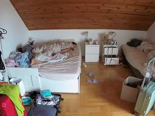voyeurcam-julmodels-greybed-3
