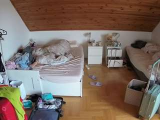 voyeurcam-julmodels-greybed-3