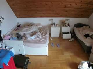 voyeurcam-julmodels-greybed-3