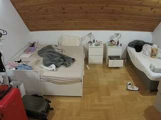 voyeurcam-julmodels-greybed-3