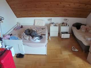 voyeurcam-julmodels-greybed-3
