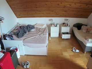 voyeurcam-julmodels-greybed-3