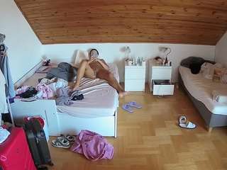 voyeurcam-julmodels-greybed-3