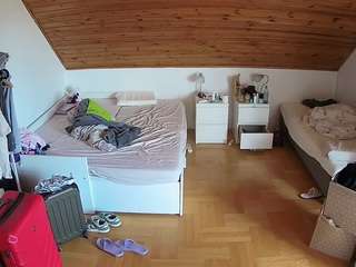 voyeurcam-julmodels-greybed-3