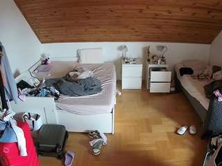 voyeurcam-julmodels-greybed-3