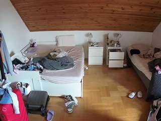 voyeurcam-julmodels-greybed-3