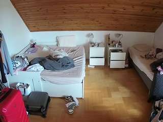 voyeurcam-julmodels-greybed-3