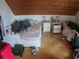 voyeurcam-julmodels-greybed-3
