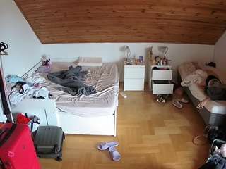voyeurcam-julmodels-greybed-3