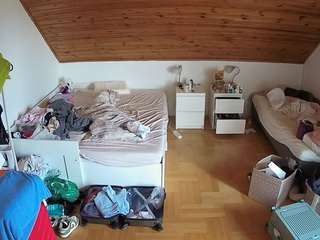 voyeurcam-julmodels-greybed-3