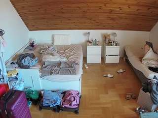 voyeurcam-julmodels-greybed-3