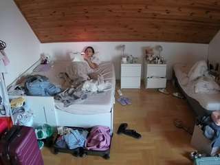 voyeurcam-julmodels-greybed-3