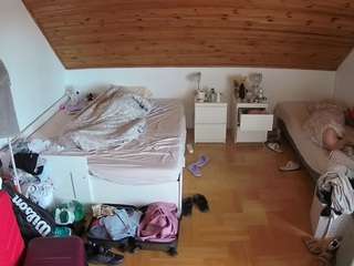 voyeurcam-julmodels-greybed-3