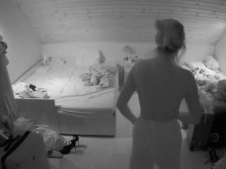 voyeurcam-julmodels-greybed-3 Webcam Model Profile