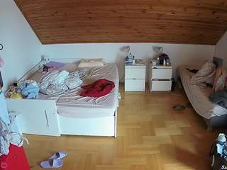 voyeurcam-julmodels-greybed-3