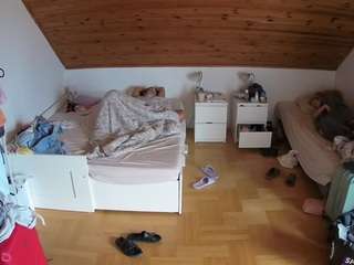 voyeurcam-julmodels-greybed-3