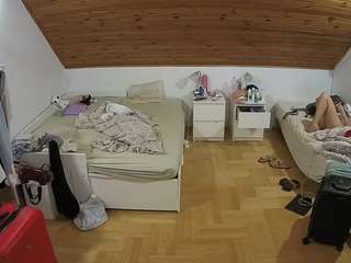  voyeurcam-julmodels-greybed-3 chat room