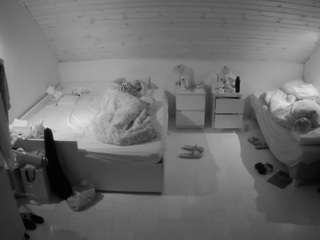 voyeurcam-julmodels-greybed-3 - Cam en Direct