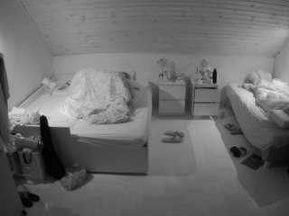 voyeurcam-julmodels-greybed-3 Webcam Model Profile