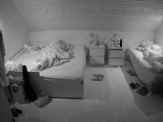 voyeurcam-julmodels-greybed-3 Webcam Model Profile