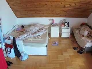 voyeurcam-julmodels-greybed-3 - Cam en Direct