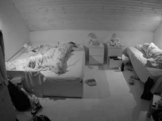 voyeurcam-julmodels-greybed-3 - Live Cam