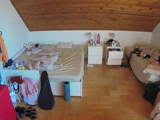 voyeurcam-julmodels-greybed-3 - Cam en Direct