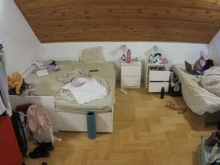 voyeurcam-julmodels-greybed-3
