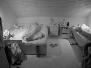 Discover voyeurcam-julmodels-greybed-3 from CamSoda