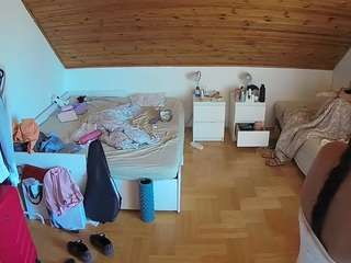 voyeurcam-julmodels-greybed-3