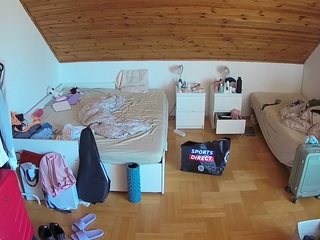 voyeurcam-julmodels-greybed-3