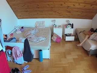 voyeurcam-julmodels-greybed-3