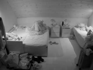 voyeurcam-julmodels-greybed-3 - Live Cam