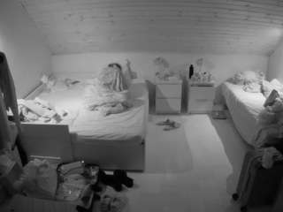 voyeurcam-julmodels-greybed-3 - Cam en Direct