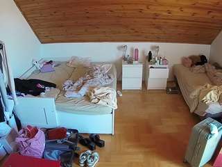 voyeurcam-julmodels-greybed-3