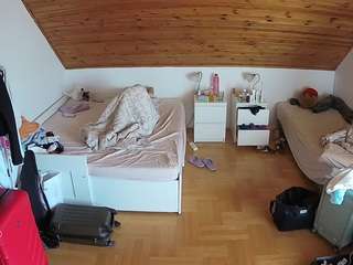 voyeurcam-julmodels-greybed-3